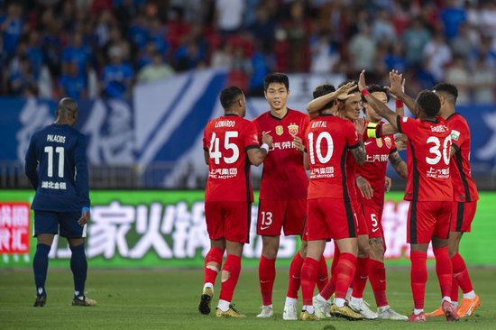 36岁王燊超两首发两球,海港老将用表现回击饭圈拉踩 36岁王燊超两首发两球,海港老将用表现回击饭圈拉踩