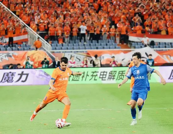 泰山0-1申花两连败落后7分 崔康熙变阵无效右路新人成短板 泰山0-1申花两连败落后7分 崔康熙变阵无效右路新人成短板