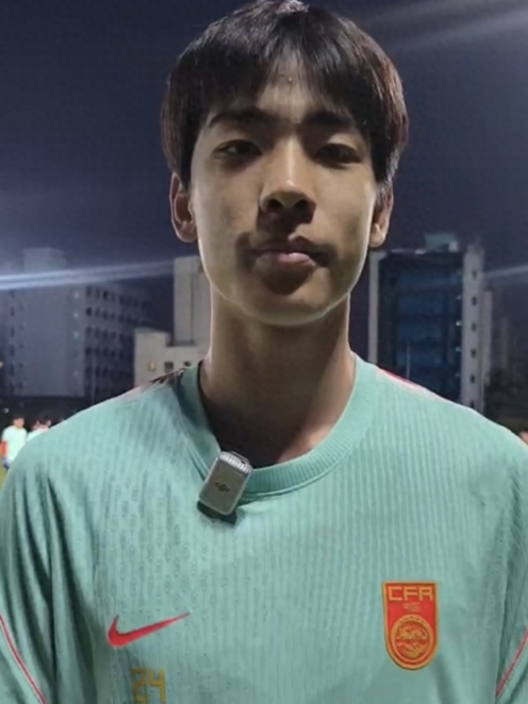 国足小将朱鹏宇：虚心向老大哥学习，目标客场取胜新加坡
