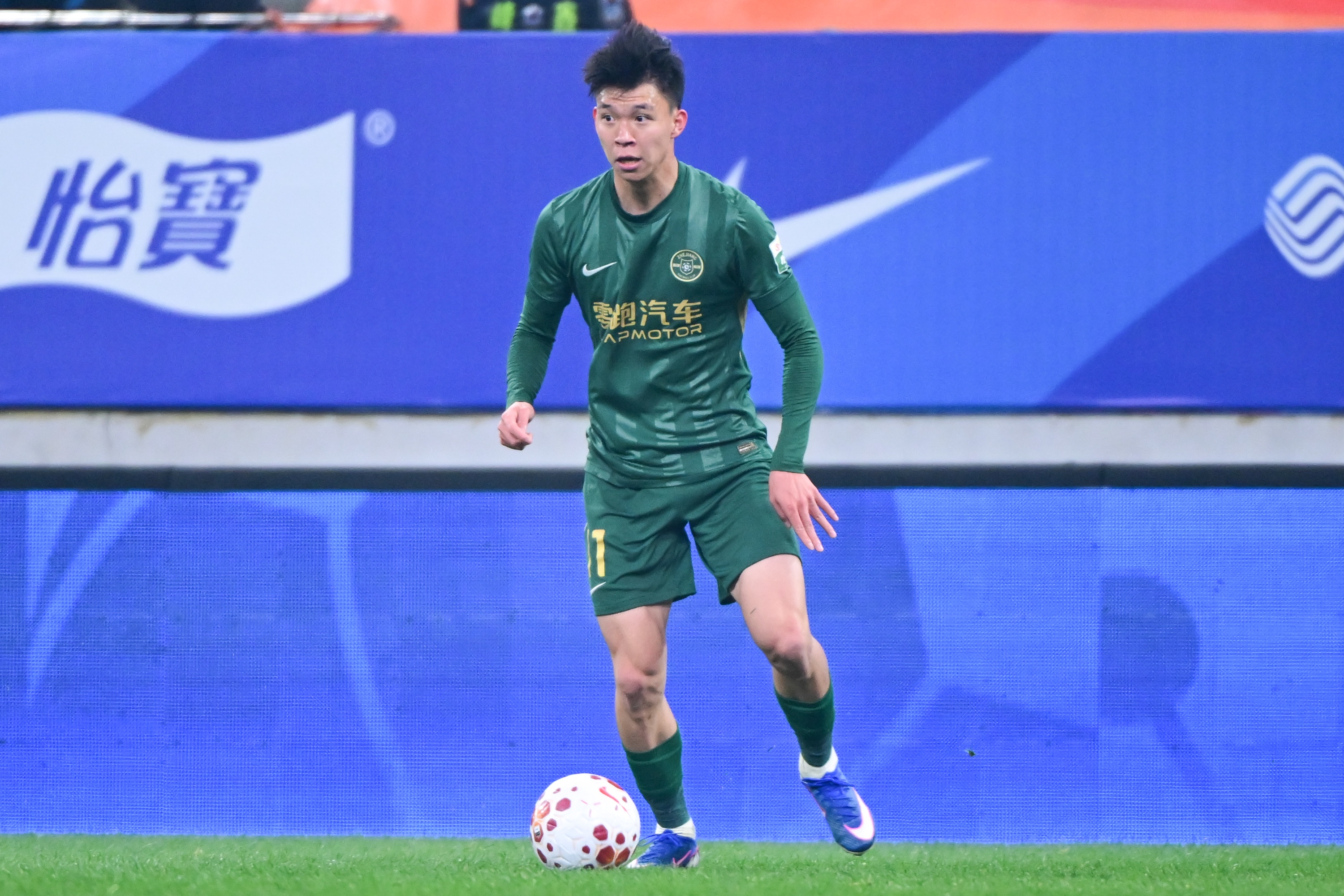 德转身价更新:王钰栋180万欧登顶本土榜首 李昊暴涨40万欧翻倍 德转身价更新:王钰栋180万欧登顶本土榜首 李昊暴涨40万欧翻倍